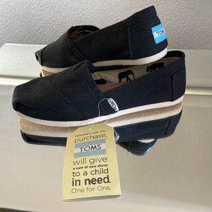 NWT Toms Canvas Classics  Black size 35.5